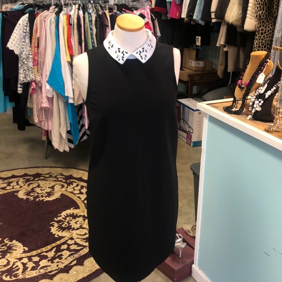 Ivanka Trump Dresses & Skirts - Ivanka Trump Black Dress w/ Embellished Collar SZ6